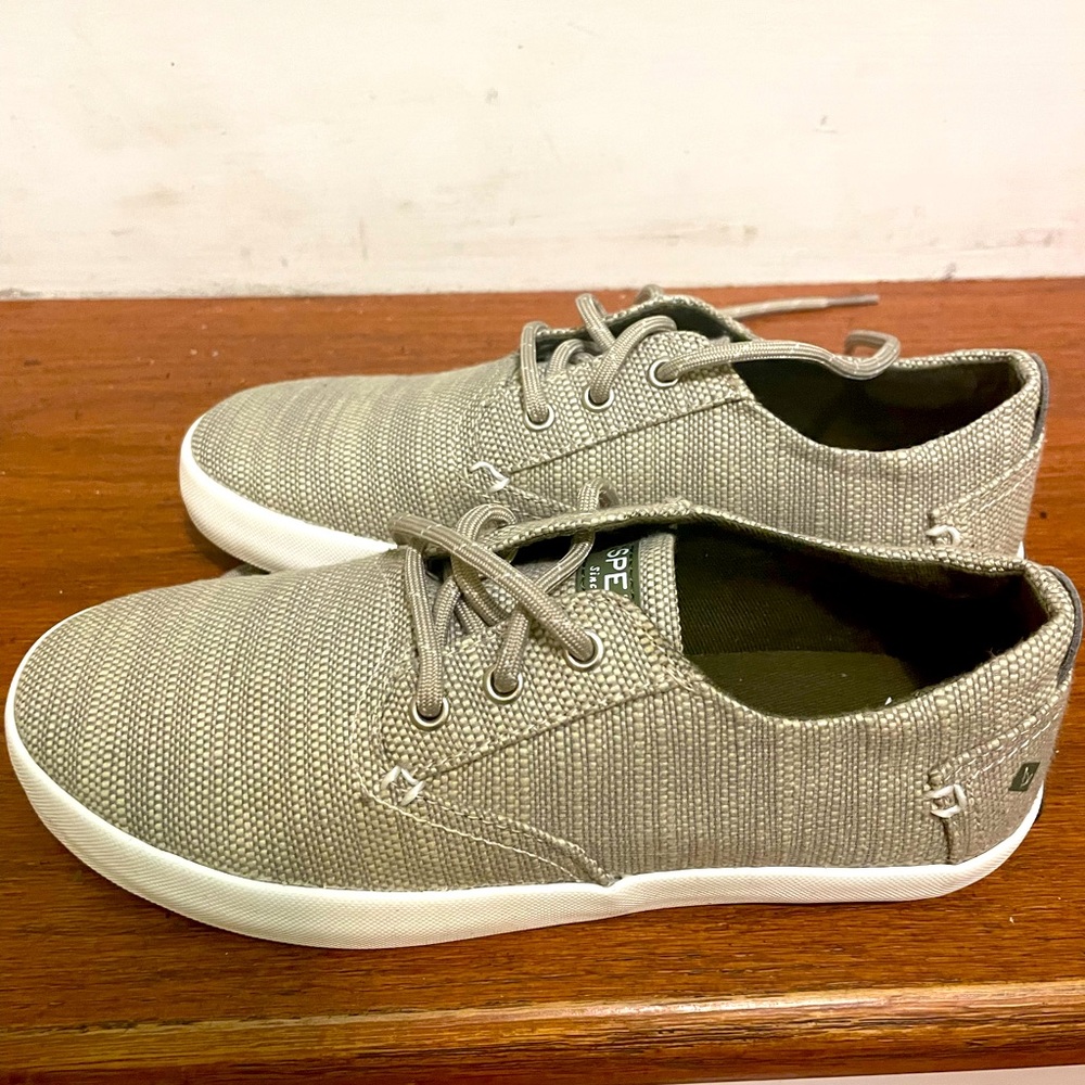 SPERRY Topsider Shoe - Youth size 1.5